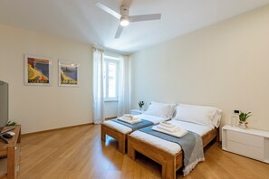 2 chambres, espace de travail pour ordinateur portable