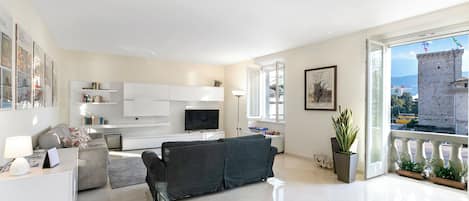 32-tums platt-tv med satellitkanaler och tv