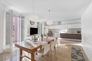 Dining - Life & View Luxury Apartment (Riva del Garda)