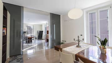Departamento familiar, varias habitaciones, refrigerador y microondas (Life & View Luxury Apartment) | Interior