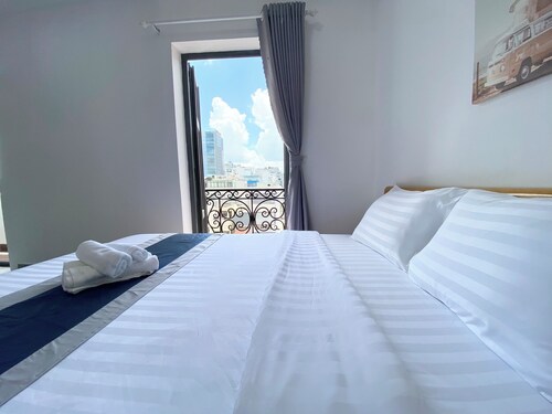 Home Away Minh Khai