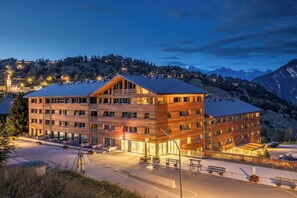 Front of property - SWISSPEAK Resorts Vercorin (Chalais)