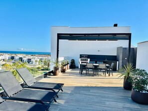 Outdoor dining - Stylish penthouse with Jacuzzi (Torrevieja)
