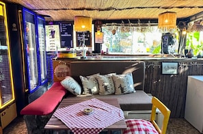Bar (en la propiedad)