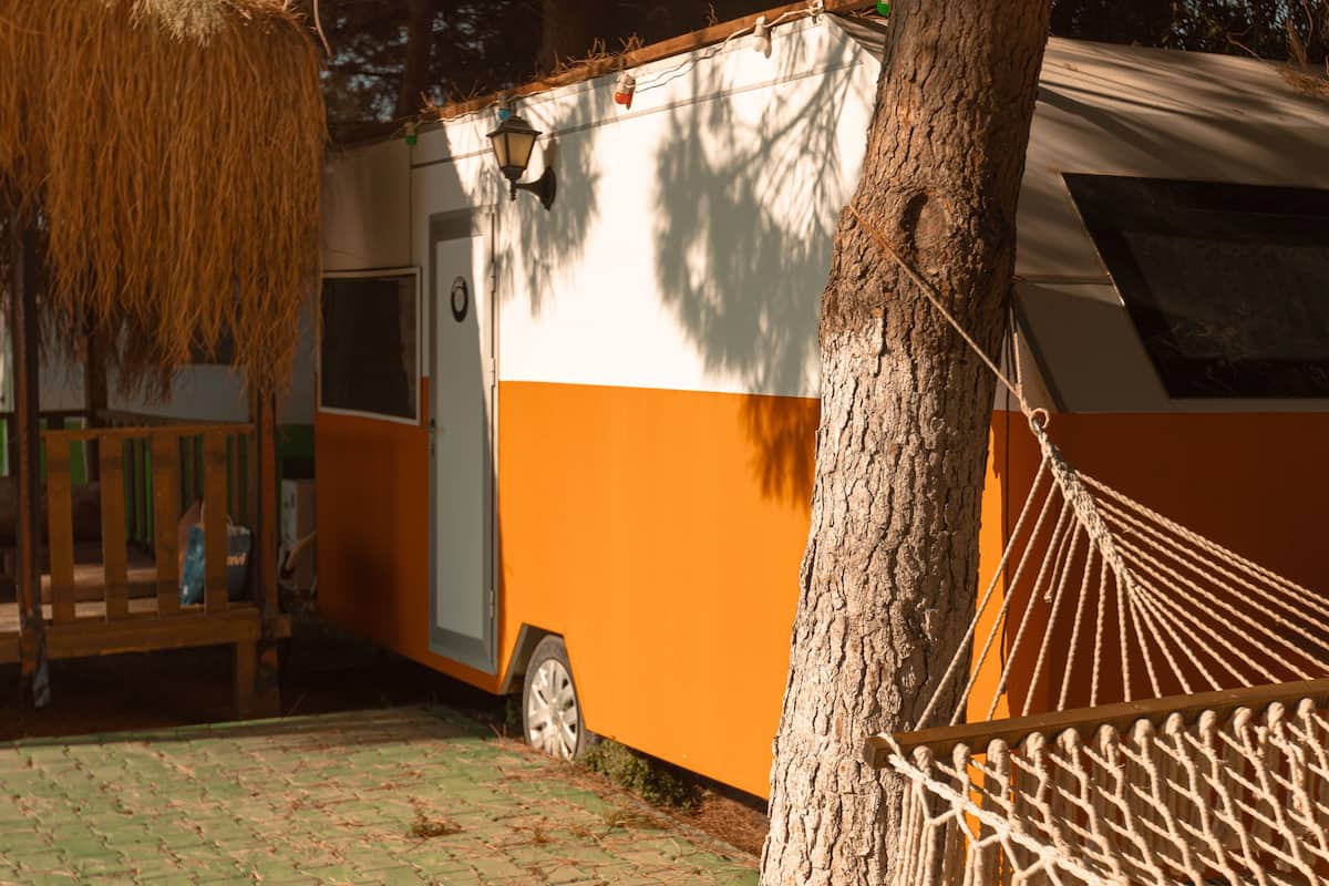 Trailer grand, vista para o jardim | 1 quarto, individualmente decorados, individualmente mobiliados