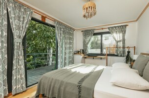 1 habitación, decoración personalizada y muebles diferentes 