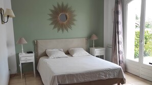7 bedrooms, iron/ironing board, WiFi