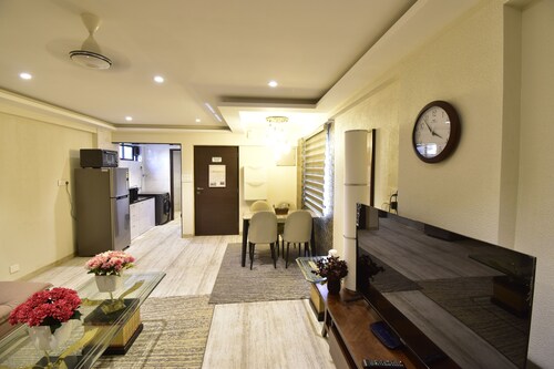 Cozy 1-bedroom apartment in amazing Mumbai with AC, WiFi