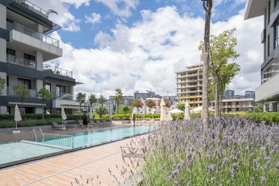 7th floor central 1-Bdr Apt Wi-Fi/Pool/Gym