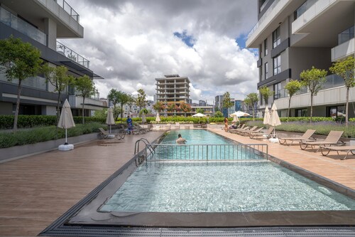 7th floor central 1-Bdr Apt  Wi-Fi/Pool/Gym