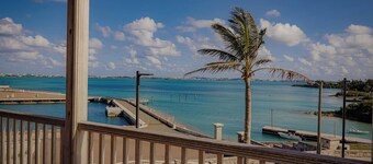 West End Gem | Homestead at Moresby House | Sleeps 9+