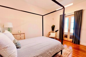 5 bedrooms, desk, iron/ironing board, free WiFi