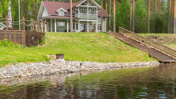 A lakeside cabin with a deck and a dock extending into the water. - Vacation home Kaisla by Interhome (Joensuu)