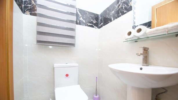 Bathroom - BOSTON HILLS RESORT & HOTEL LTD (Umuoji)