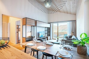 Appartement 6 personnes - 1 chambre + 1 coin nuit - Terrasse ou balcon - Vue montagne | Living area - SWISSPEAK Resorts Thyon 4 Vallées (Heremence)