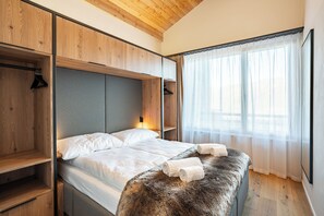 Sistema de insonorización, cunas gratuitas, wifi gratis y ropa de cama 