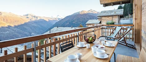 Appartement 6 personnes - 1 chambre + 1 coin nuit - Terrasse ou balcon - Vue montagne | 露台