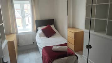 2 chambres, espace de travail pour ordinateur portable