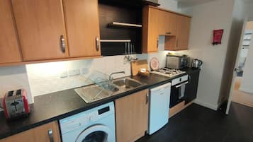 Business Apartment, Non Smoking, Kitchenette | Dapur peribadi | Alat memasak/pinggan mangkuk/perkakas dapur