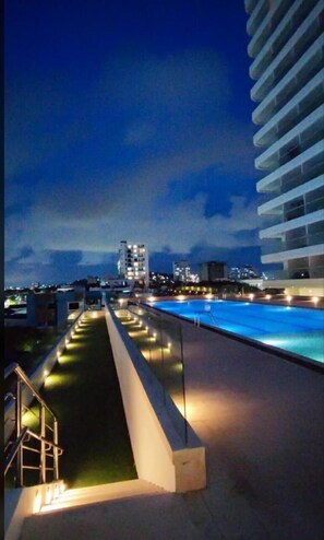 Outdoor pool - Ocean View APT in fabulous Cartagena de Indias, Beach Access, AC, Free WiFi (Cartagena de Indias)