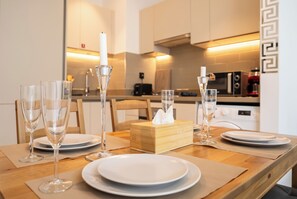 Deluxe Apartment | In-room dining - Zapbed House - SV2706 (Dubai)