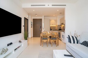 Leilighet  – deluxe | Oppholdsområde | TV