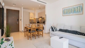 Appartement Deluxe | Coin séjour | Télévision