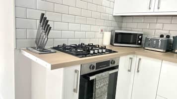 Luxury-Apartment | Eigene Küche | Kühlschrank, Mikrowelle, Ofen, Herdplatte