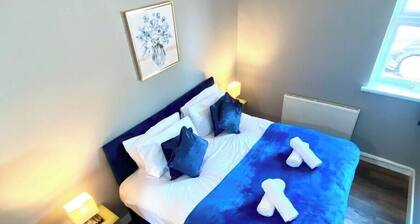 2 Bed Town Centre Free Park Wi-Fi Garden