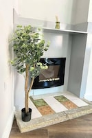 Apartamento de lujo | Zona de estar | Televisión de pantalla plana de 50 cm con canales digitales