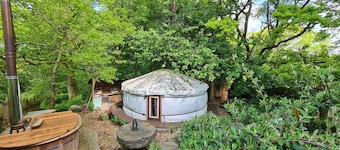 Traditional Yurt, woodburner, private loo, outdoor shower, woodfired hottub.