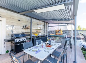 Căn hộ (Two Bedroom Apartment with Balcony) | Phòng ăn