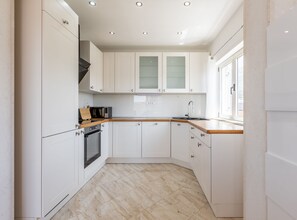 Apartment (Two Bedroom Apartment with Balcony) | Private kitchen - Apartment Merita (Kastela)