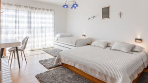 公寓 (Two Bedroom Apartment with Balcony) | 2 間臥室、搖籃/嬰兒床、免費無線上網