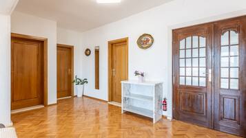 Apartemen (Two Bedroom Apartment with Balcony) | Interior