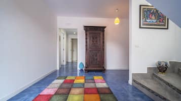 Monolocale Superior, vista cortile | Interni