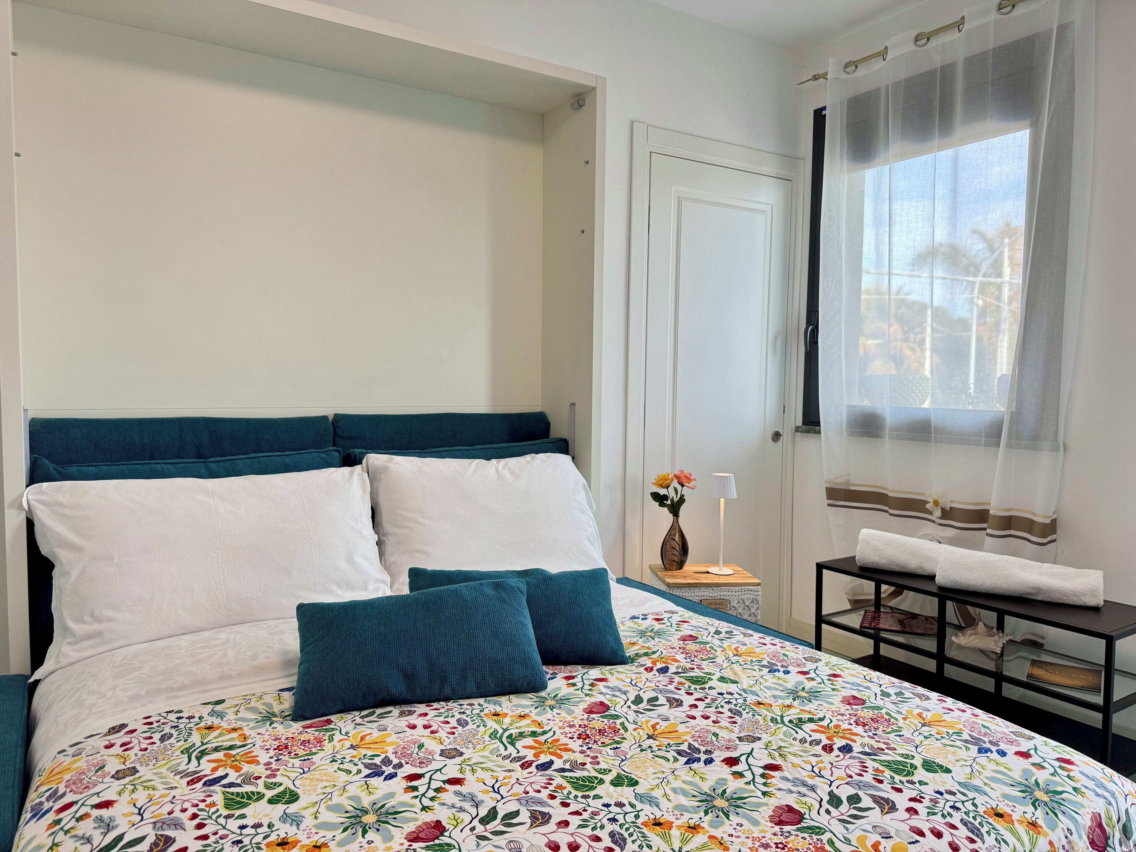 Luxury Studio, Pool View | Soundproofing, free WiFi, bed sheets