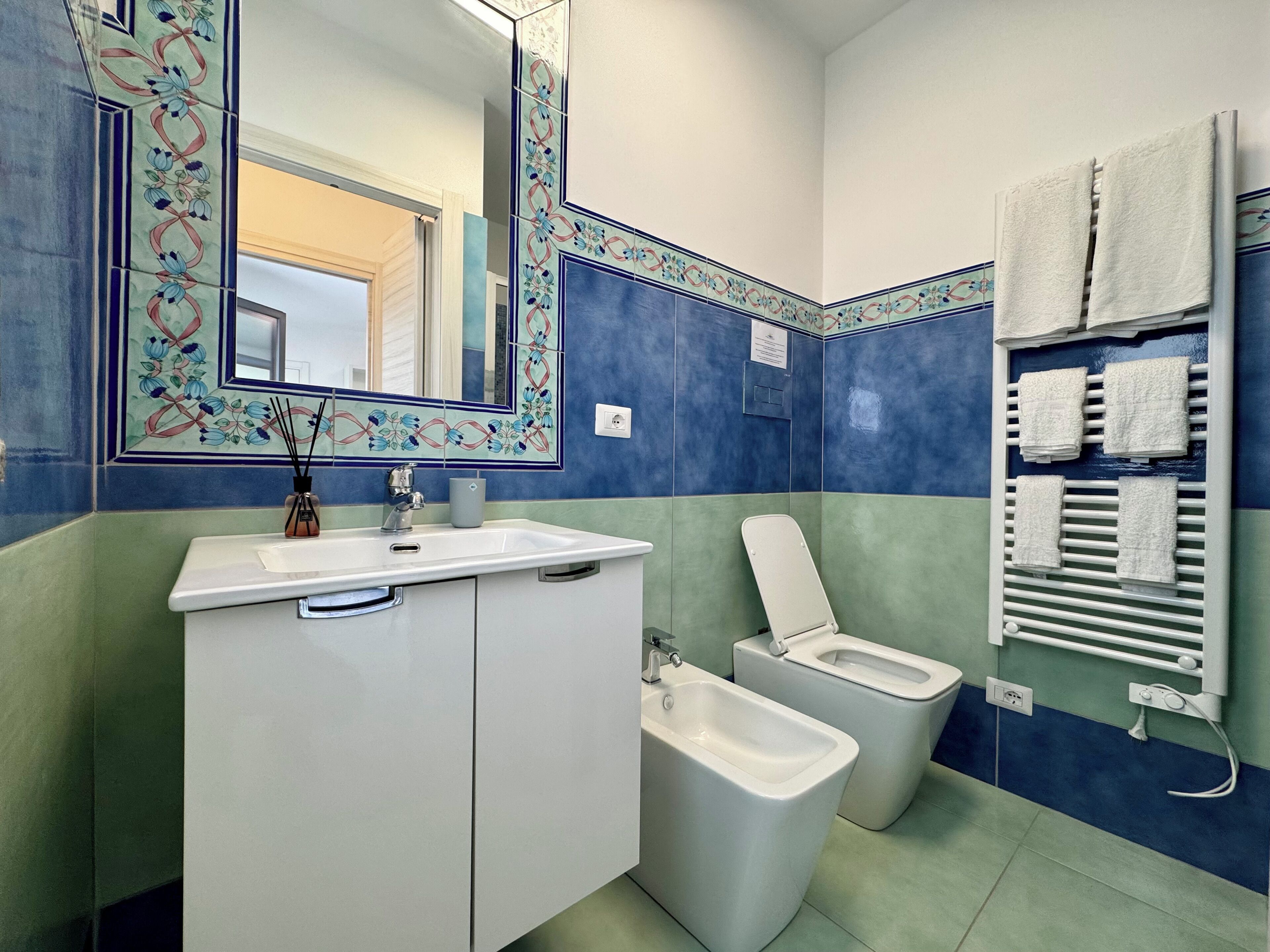Luxury Studio, Pool View | Bathroom | Shower, rainfall showerhead, hair dryer, bidet