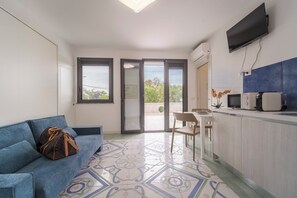 Luksusstudio, bassengutsikt | Lydisolert, wi-fi (inkludert) og sengetøy