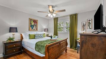 3 bedrooms, desk, iron/ironing board, free WiFi