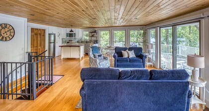 Lakefront Jewel By: Evergreen Home