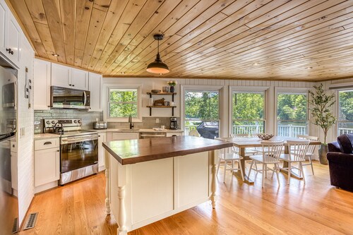 Lakefront Jewel By: Evergreen Home