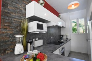 Micro-ondes, four, plaque de cuisson, lave-vaisselle