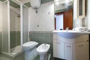 Dusche, Haartrockner, Bidet, Seife