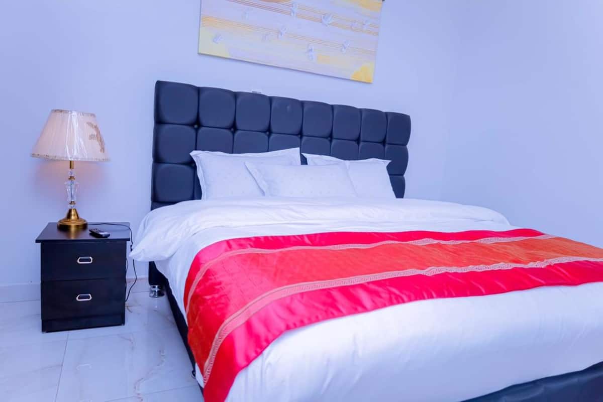 Business Room | 1 bedroom, premium bedding, down comforters, memory foam beds