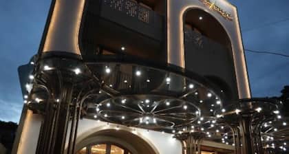 TherHouse Hotel