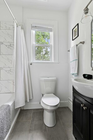 Shower, towels, shampoo