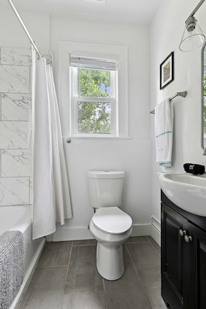 Shower, towels, shampoo