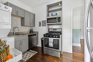 Fridge, stovetop, cookware/dishes/utensils - Druid Dreamscape (Atlanta)