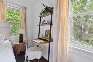 1 bedroom, WiFi, bed sheets - Druid Dreamscape (Atlanta)